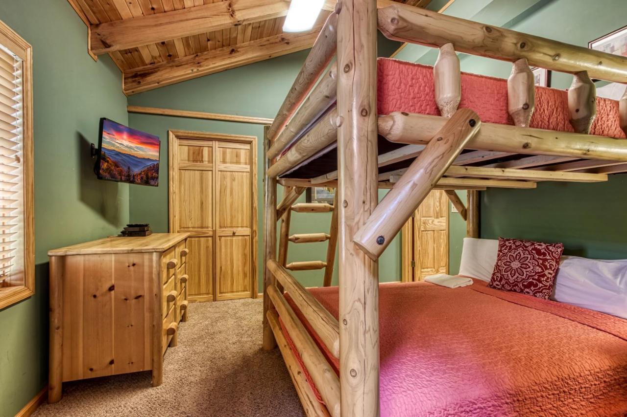 Mountain Lake Lodge, Hot Tub, Theater Room, 1089 Free Tickets Each Paid Day, Dollywood And More セバービル エクステリア 写真